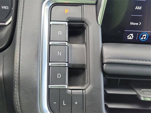 Used 2021 Chevrolet Suburban LT image 33