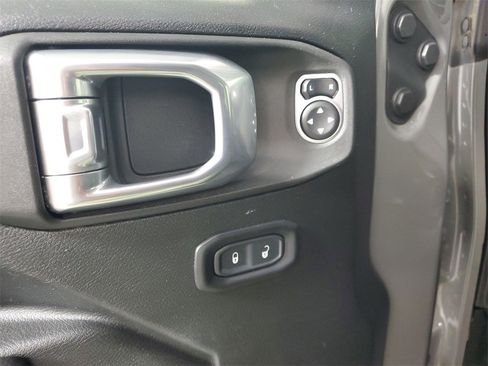 Used 2020 Jeep Gladiator Sport image 14