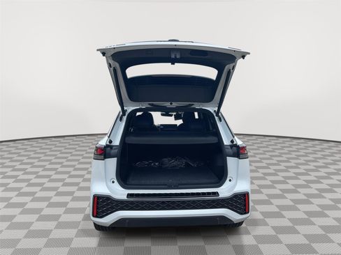New 2026 Volkswagen Tiguan SEL R-Line AWD/4WD image 32