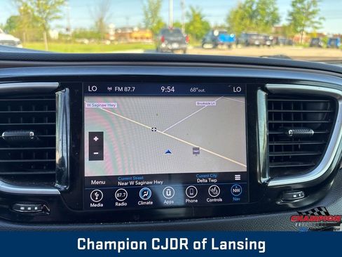 Used 2018 Chrysler Pacifica Touring-L Plus w/ Tire & Wheel Group image 29
