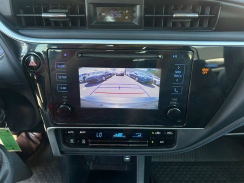 Used 2018 Toyota Corolla SE FWD image 14