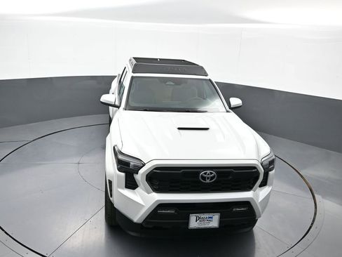 New 2024 Toyota Tacoma TRD Sport w/ TRD Sport Upgrade Package AWD/4WD image 32