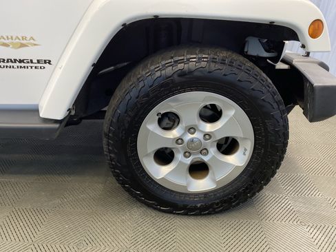 Certified 2015 Jeep Wrangler Unlimited Sahara w/ Dual Top Group image 37