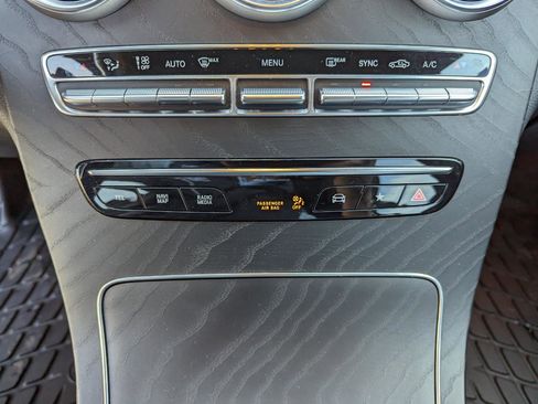 Used 2021 Mercedes-Benz GLC 300 4MATIC image 25