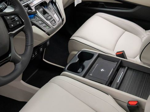 New 2026 Honda Odyssey Touring image 13