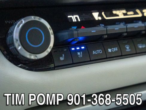 Used 2023 Toyota Sequoia Capstone AWD/4WD image 25