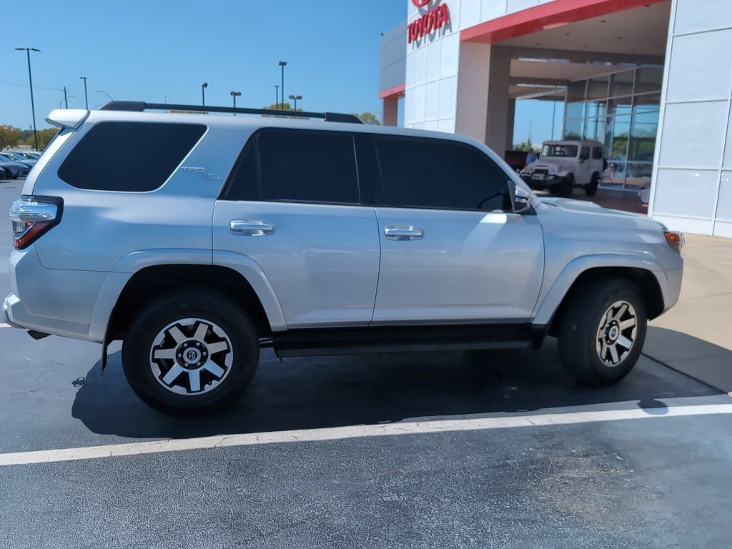 Used 2022 Toyota 4Runner TRD Off-Road Premium AWD/4WD image 4