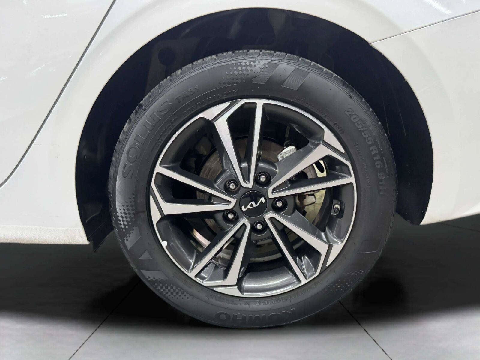 Used 2024 Kia Forte LXS FWD image 39