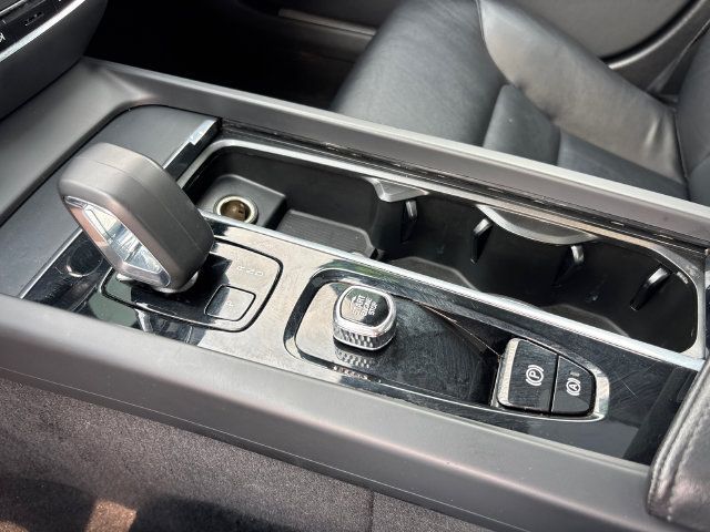 Used 2024 Volvo S60 B5 Core FWD image 25