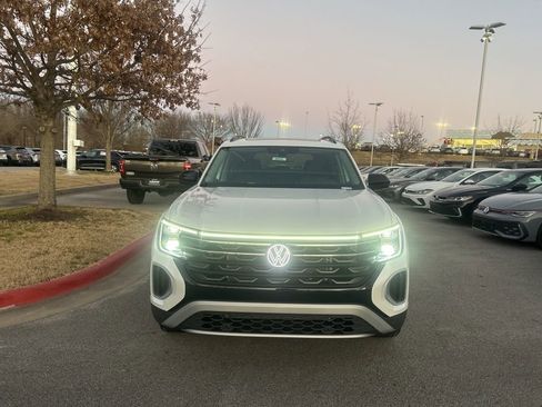 New 2026 Volkswagen Atlas Peak Edition AWD/4WD image 8