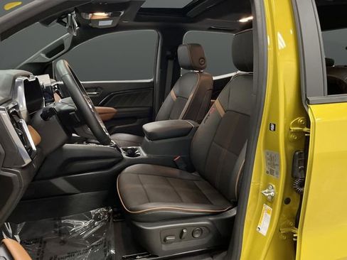 Used 2023 GMC Canyon AT4 image 4