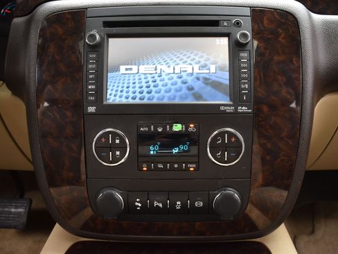 Used 2014 GMC Sierra 2500 Denali w/ Suspension Package, Off-Road image 16