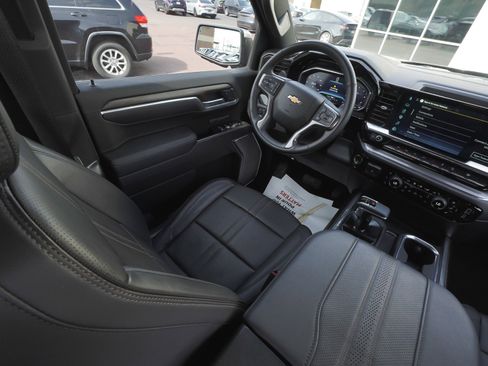 Used 2025 Chevrolet Silverado 1500 High Country w/ Z71 Off-Road Package AWD/4WD image 45