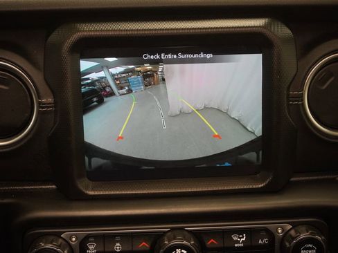 Used 2023 Jeep Wrangler Unlimited Sahara w/ Cold Weather Group image 30