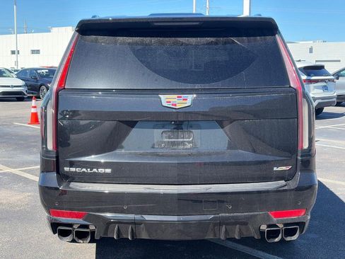 Certified 2024 Cadillac Escalade ESV V w/ Heavy-Duty Trailer Package AWD/4WD image 3