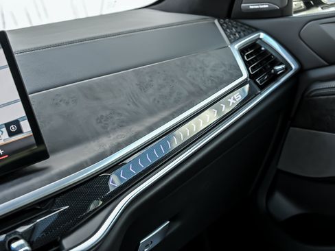Used 2024 BMW X5 xDrive40i w/ M Sport Package AWD/4WD image 36