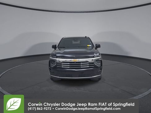 Used 2025 Chevrolet Suburban LT AWD/4WD image 5