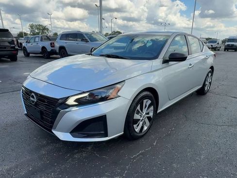 Used 2024 Nissan Altima 2.5 S FWD image 4