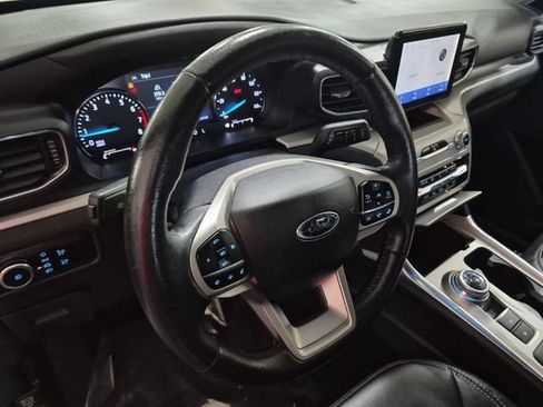 Used 2023 Ford Explorer XLT w/ Equipment Group 202A RWD image 18