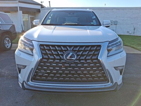 Used 2023 Lexus GX 460 Luxury image 2