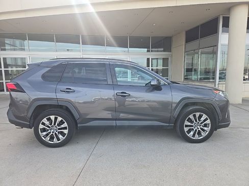 Used 2019 Toyota RAV4 XLE Premium image 4