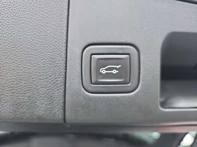 Used 2022 Cadillac XT4 Premium Luxury w/ Driver Awareness Package FWD image 13