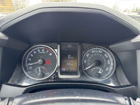 Used 2020 Toyota Tacoma TRD Sport AWD/4WD image 19