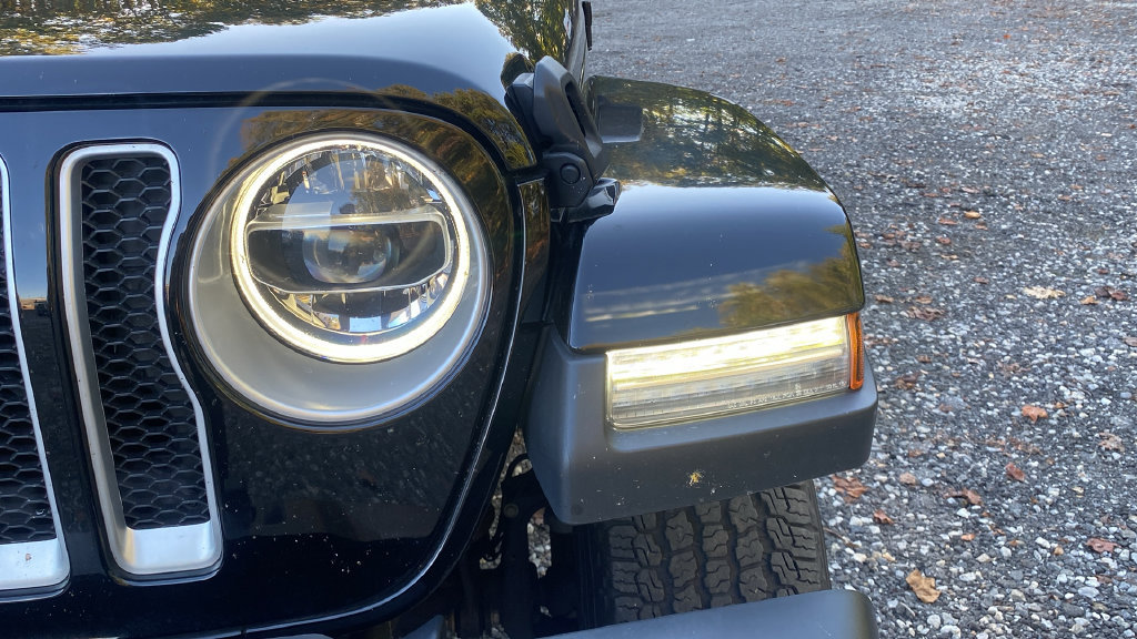 Used 2022 Jeep Wrangler Unlimited Sahara w/ LED Lighting Group AWD/4WD image 9