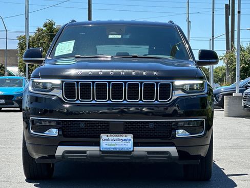 Certified 2023 Jeep Wagoneer L Series II AWD/4WD image 9
