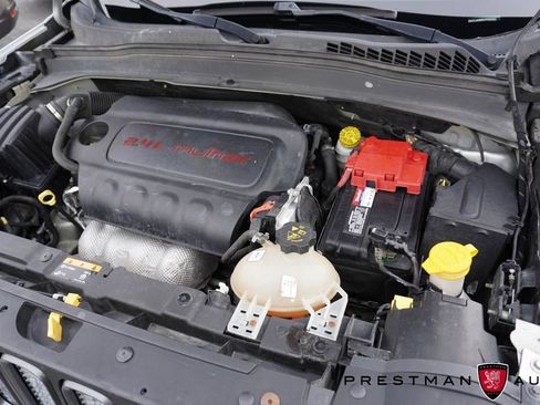 Used 2018 Jeep Renegade Latitude w/ Popular Equipment Group image 32