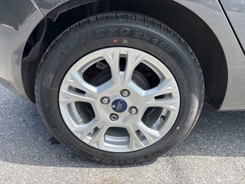 Used 2016 Ford Fiesta SE w/ Cold Weather Package FWD image 13