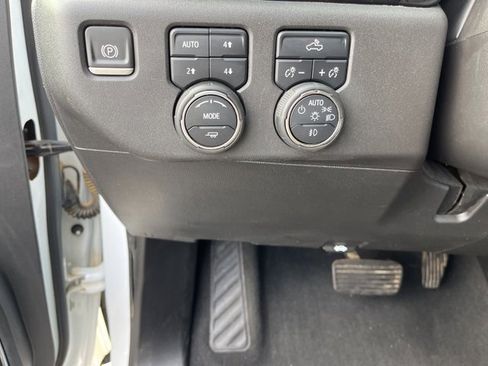 Used 2022 Chevrolet Silverado 1500 LT Trail Boss w/ Convenience Package II image 31