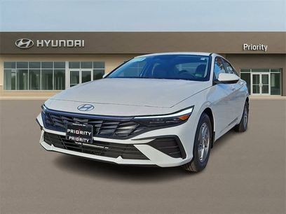 New 2025 Hyundai Elantra SE