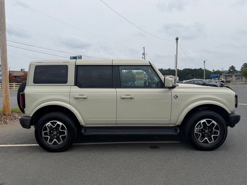 Used 2025 Ford Bronco Outer Banks AWD/4WD image 2