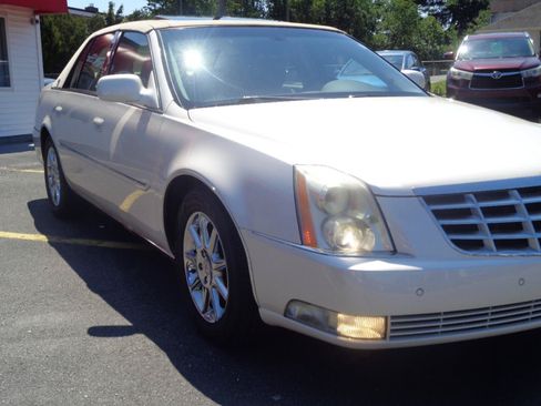 Used 2011 Cadillac DTS Luxury FWD image 17