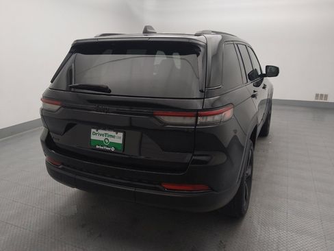 Used 2023 Jeep Grand Cherokee Altitude AWD/4WD image 7