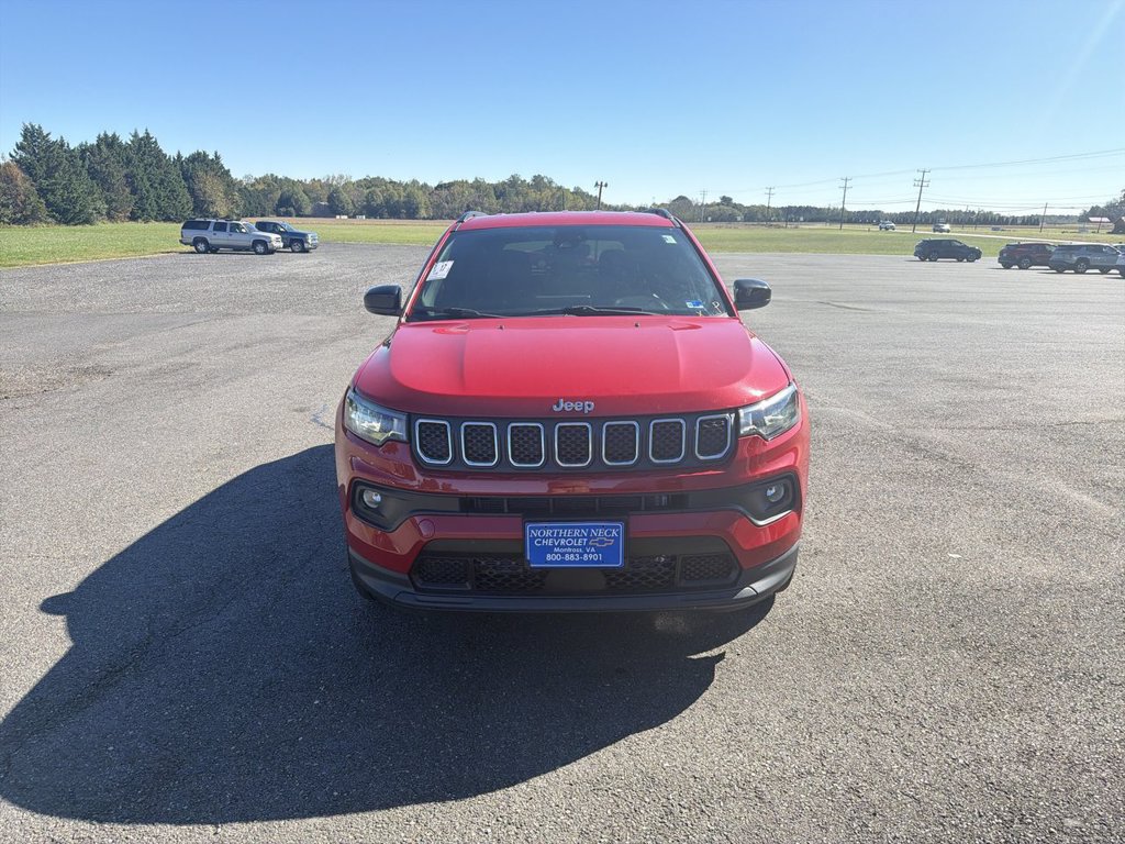 Used 2023 Jeep Compass Latitude w/ Convenience Group AWD/4WD image 3