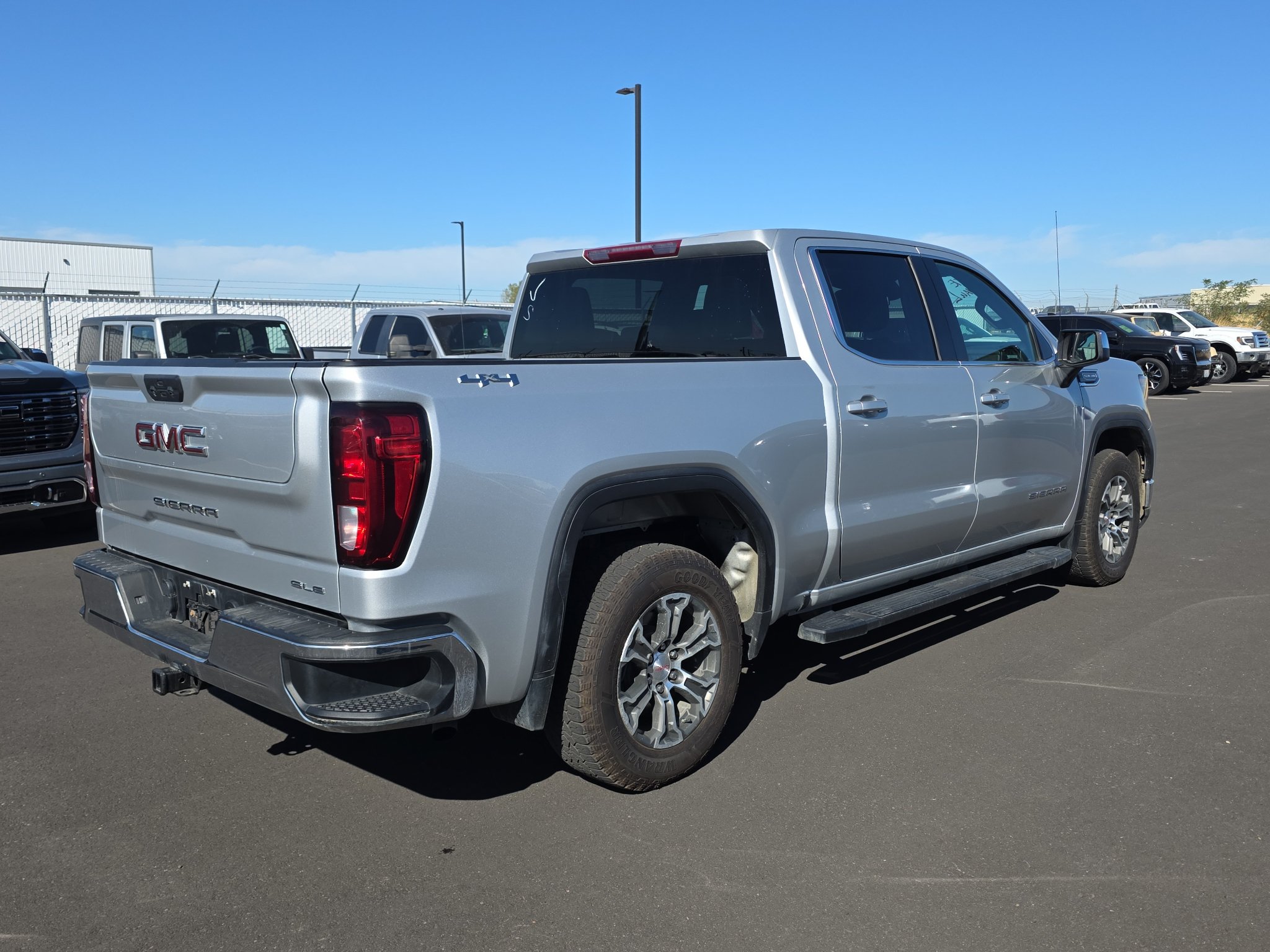Used 2022 GMC Sierra 1500 SLE AWD/4WD image 8