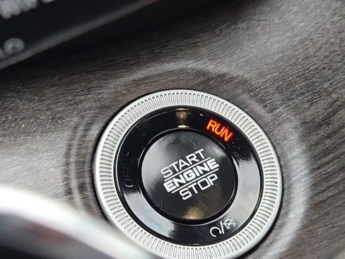 Used 2025 Jeep Grand Cherokee Limited w/ Black Appearance Package image 34