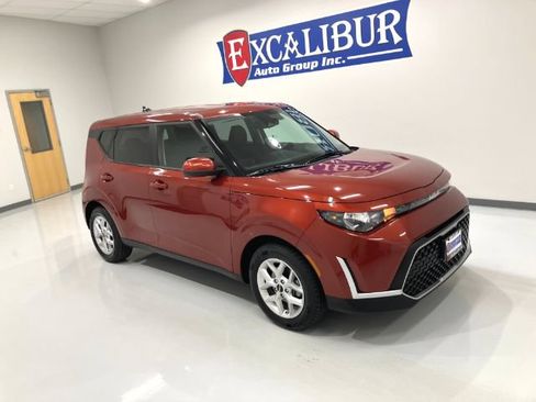 Used 2023 Kia Soul S FWD image 3