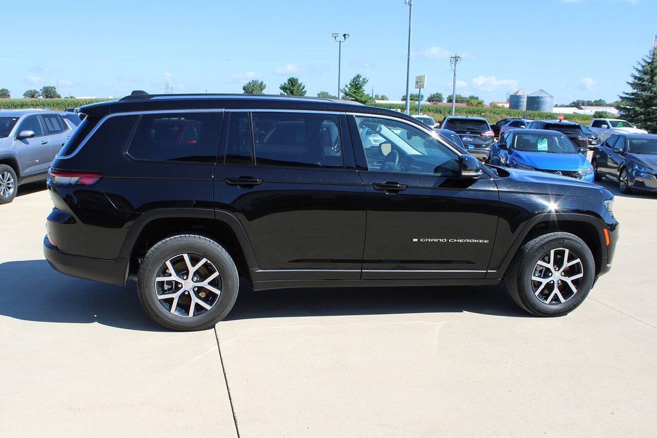 Used 2023 Jeep Grand Cherokee L Limited AWD/4WD image 4