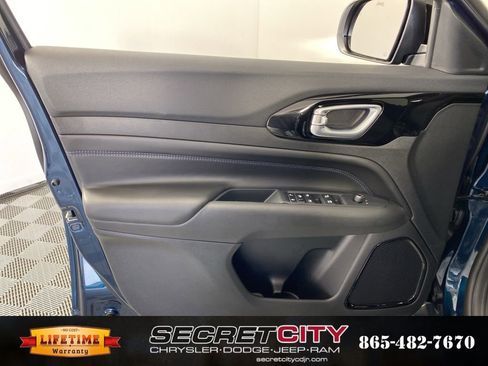 New 2026 Jeep Compass Latitude image 12