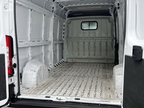 Used 2025 RAM ProMaster 2500 w/ Convenience Group FWD image 32