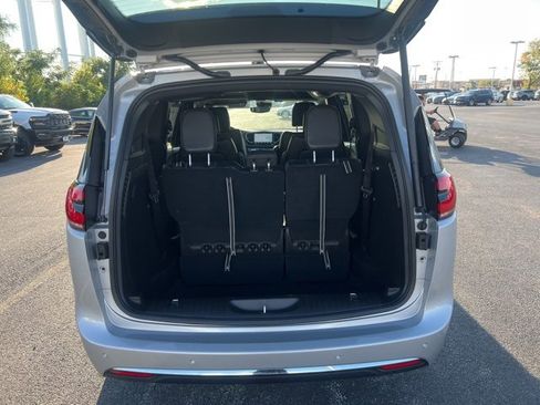 New 2026 Chrysler Pacifica Select image 6