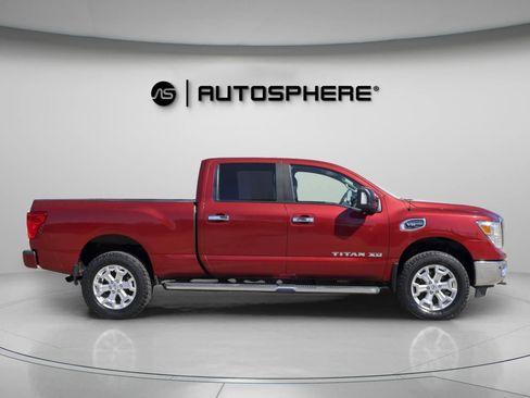 Used 2017 Nissan Titan SV image 11