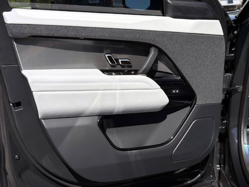New 2027 Land Rover Range Rover Sport SE AWD/4WD image 15