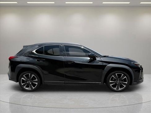 Used 2020 Lexus UX 200 w/ Premium Package FWD image 4