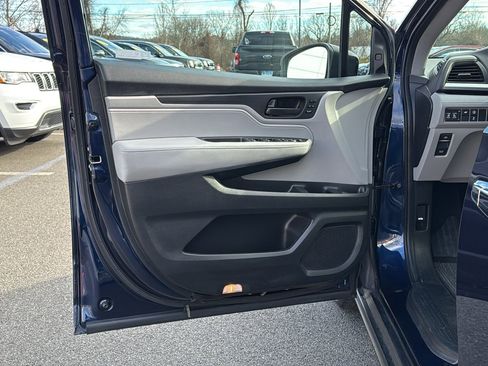 Used 2022 Honda Odyssey EX-L image 11