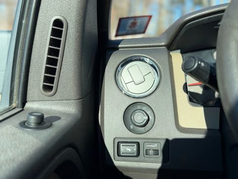 Used 2010 Ford F150 XLT image 28