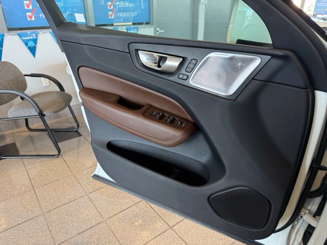 Used 2018 Volvo XC60 T6 Inscription w/ Luxury Seat Package AWD/4WD image 20